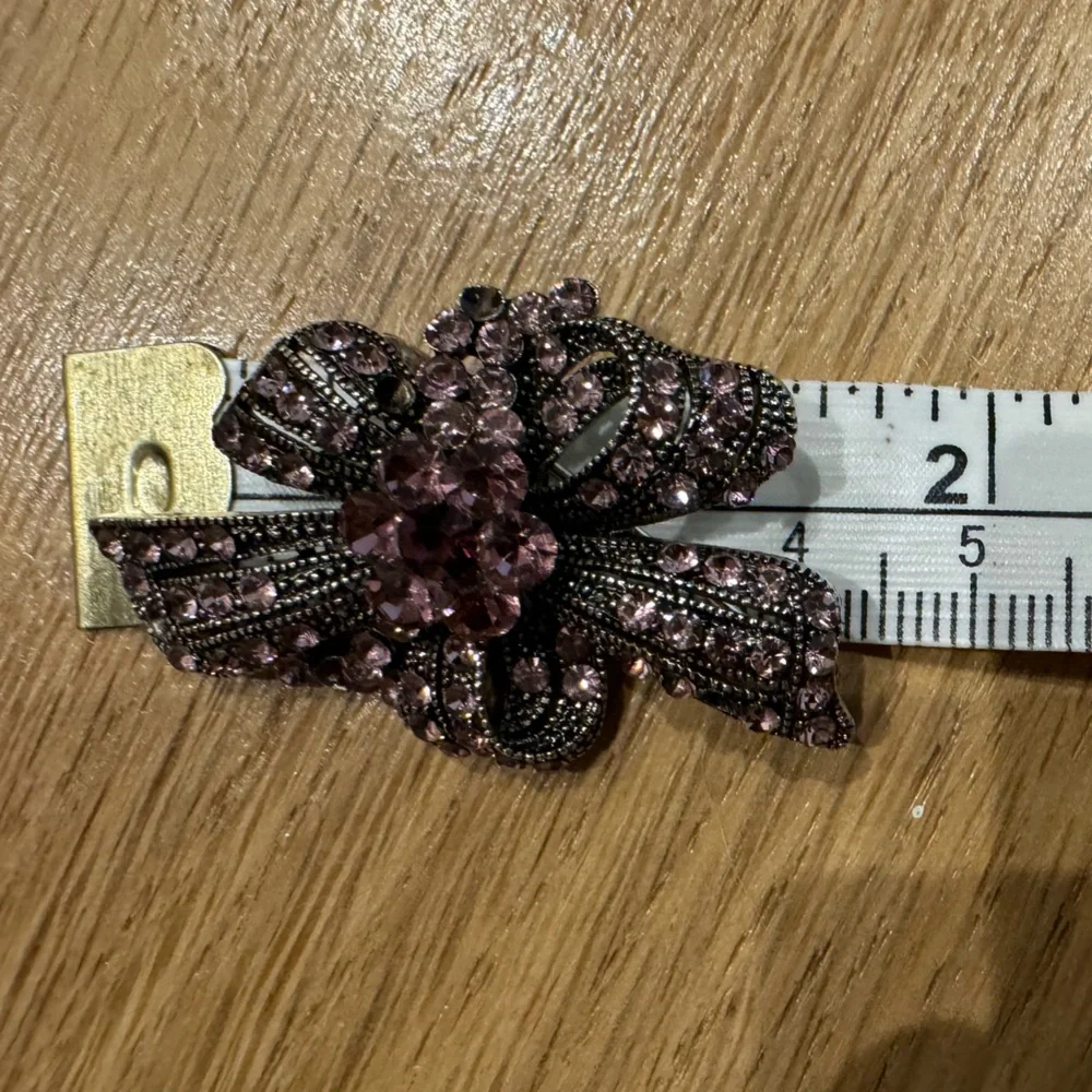 Beautiful Bow‎ Brooch EC